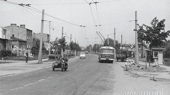 W południe na Kunickiego biły dzwony, a dzieci biegły na zupę