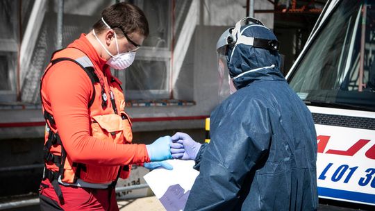 W poniedziałek 28 zgonów, a we wtorek ponad 370