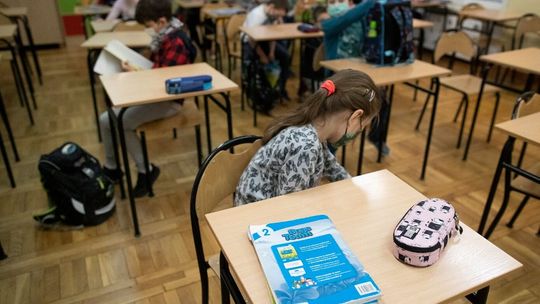 W poniedziałek uczniowie wracają do szkół. Ale na krótko