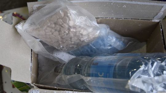 W proszku do prania ukryli heroinę i amfetaminę