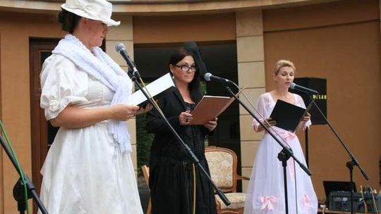 W Puławach jakby czas się cofnął. Narodowe Czytanie "Lalki" Prusa (zdjęcia)