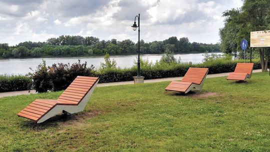 W Puławach można poleżeć na bulwarze nad Wisłą