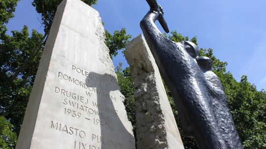 W Puławach pamiętają o wojskowych pomnikach