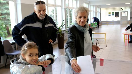 W Puławach PiS wygrywa, ale opozycja ma więcej głosów