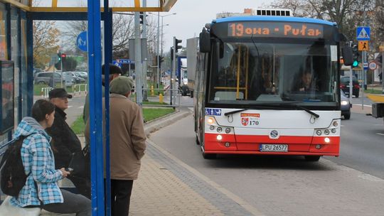 W Puławach uchodźcy z Ukrainy dłużej będą jeździć bezpłatnie autobusami