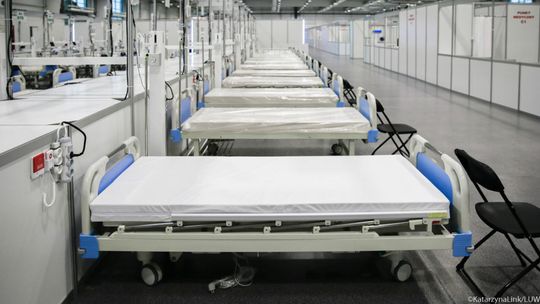 W regionie ponad tysiąc wolnych łóżek dla chorych na Covid-19. Coraz mniej pacjentów