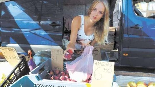 W sklepach coraz drożej. Które produkty jeszcze podrożeją, a które stanieją?