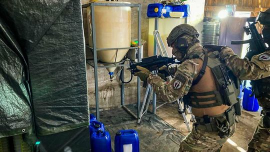 W stodole narkotykowe laboratorium. Woreczki były gotowe do dystrybucji 