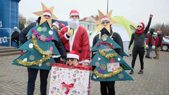 W Świdniku pobiegli dla chorej Sandry. Na starcie setki Mikołajów, elfów i choinek (zdjęcia)