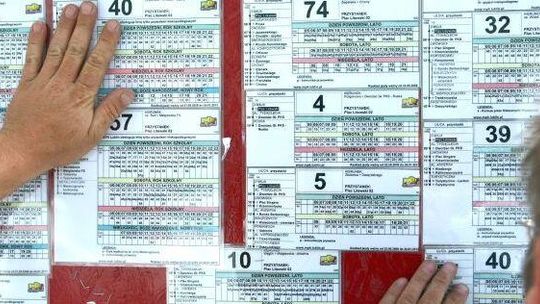 W święta i sylwestra zabrakło rozkładów na przystankach