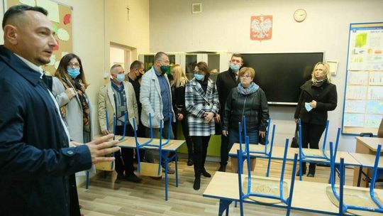 W szkole koło Lublina dzieci nie wychodzą z klas na przerwy. Dlaczego?