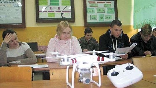 W tej szkole uczniowie nauczą się obsługi drona