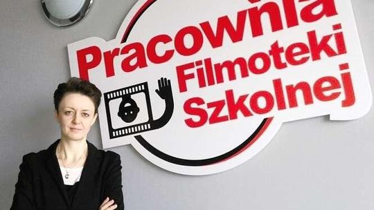 W tej szkole uczniowie spotykają się nocą. I oglądają filmy