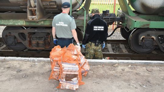 W Terespolu zatrzymał się pociąg, a pod nim mnóstwo papierosów