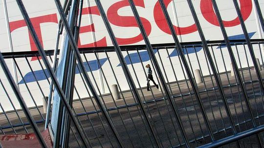 W Tesco walczą o etaty. Zwolnienia też w Media Markt i bankach