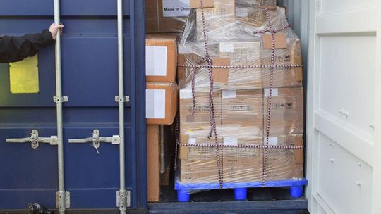 W transporcie z Chin wieźli rowerowe części i nielegalne papierosy