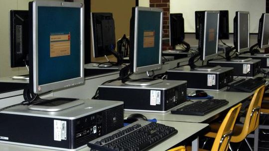 W tych firmach będzie praca. Już zatrudniają 100 tys. osób