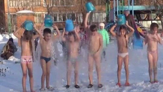 W tym przedszkolu grypie zapobiega się tradycyjnymi metodami [wideo]