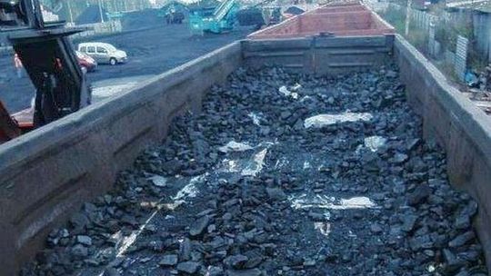 W tym wagonie miał być węgiel. Były papierosy za prawie 5 mln zł