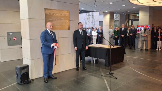 W Urzędzie Marszałkowskim odsłonięto tablicę pamięci ofiar ludobójstwa na Polakach z Lubelszczyzny