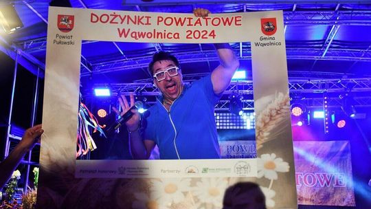 W Wąwolnicy podziękowali za plony. A do zabawy publiczność porwał zespół Boys