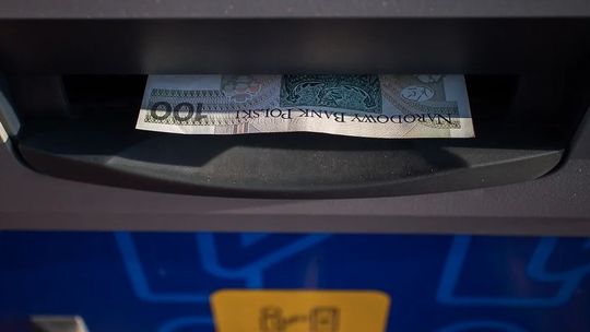 W Zamościu nieznani sprawcy próbowali z hukiem "otworzyć" bankomat
