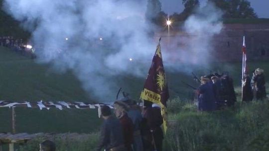 W Zamościu spalili most. Widowisko historyczne "Szturm Twierdzy Zamość"