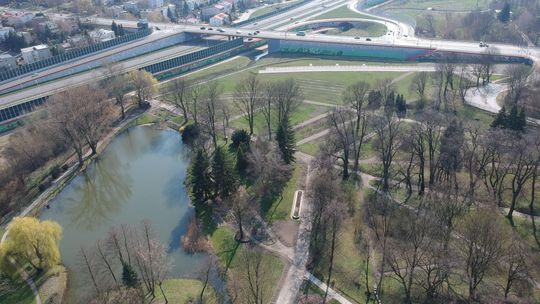 Wąchanie kwiatów przez maseczkę. W weekend otwarcie Ogrodu Botanicznego UMCS w Lublinie