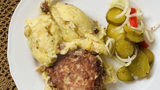 Wakacje na talerzu: gdzie na cynaderki, lemieszkę i tatarskie pierogi