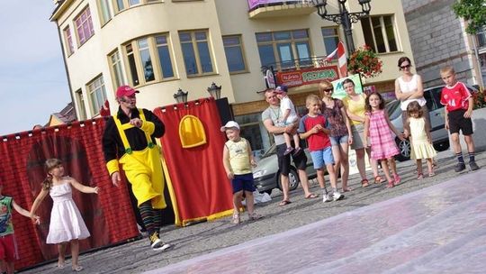 Wakacje z teatrem. Spektakl na pl. Łuczkowskiego w Chełmie