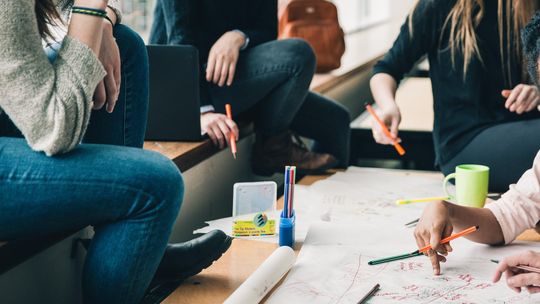 Wakacyjna praca? Studenci powinni zwrócić uwagę nie tylko na wysokość pensji
