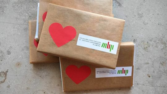 Walentynkowa akcja w MBP. "Niech rozkwitnie miłość"