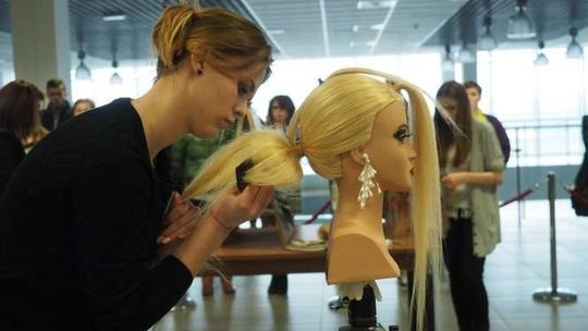 Walka na grzebienie i nożyczki. Mistrzostwa Fryzjerstwa w Lublinie