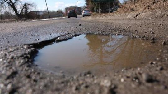 Walka o odszkodowanie za uszkodzenie auta na dziurze - poradnik