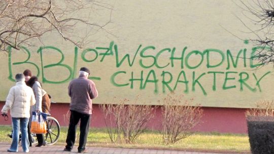 Wandal pomazał bloki, prokuratura umarza sprawę