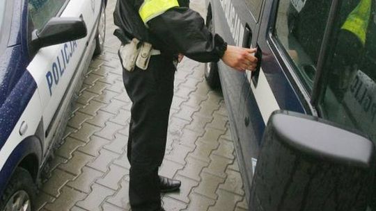 Wandale usiłowali odbić kompana z rąk policji