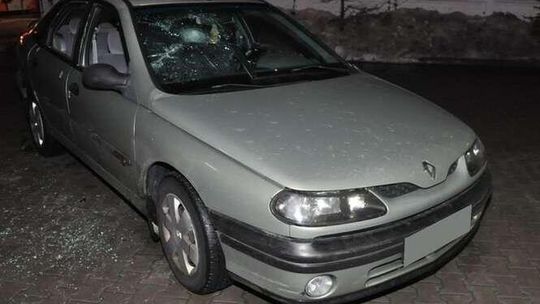 Wandale zdewastowali samochód. Wpadli po kilku dniach