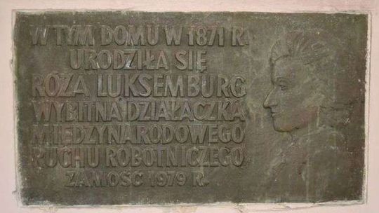 "Wandalizm historyczny". Chcą powrotu tablicy pamiątkowej Róży Luksemburg