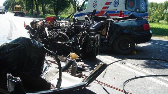 Wandzin: Zderzenie ciężarówki z audi. Nie żyje jedna osoba (wideo)