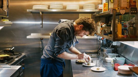 Warszawa dla smakoszy. Nietypowe doświadczenia kulinarne, których nie można przegapić!