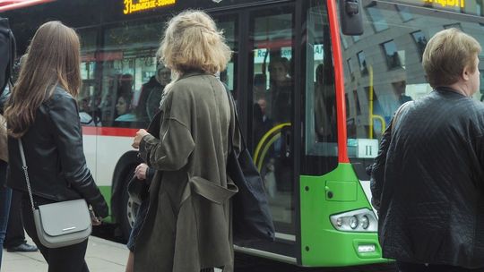 Warszawska firma skarży przetarg ws. komunikacji miejskiej. Nie zgadza się z wymaganiami