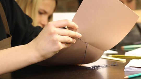 Warsztaty introligatorskie w Domu Słów