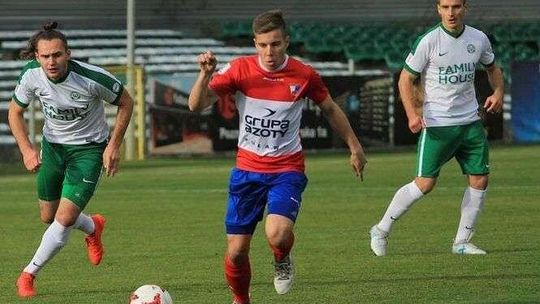 Warta – Wisła Puławy 3:1. Wylądowali w strefie spadkowej