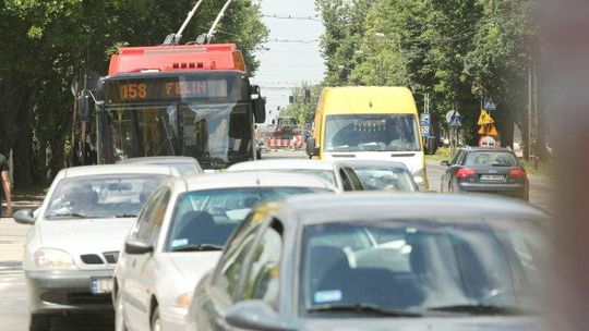Wąsko na Al. Racławickich