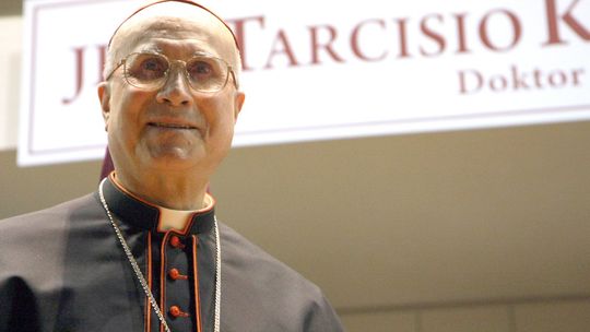 Watykanem pokieruje honorowy doktor KUL