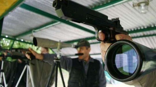 Wąwolnica: Mieszkańcy skarżą się na hałas ze strzelnicy. "Nie strzelajcie w niedzielę!"