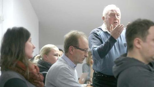 Wąwolnica. Oddają szkołę, żeby ratować finanse gminy