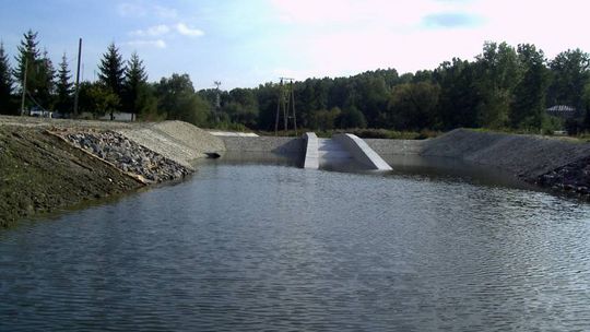 Wąwolnica: Szukają inwestora, który dokończy budowę zalewu
