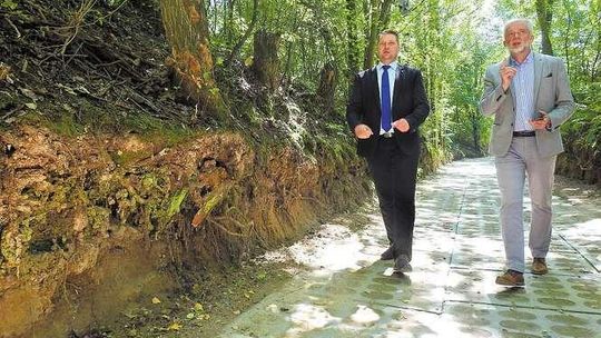 Wąwóz wyłożony betonowymi płytami. Burmistrz: To ma zapobiegać katastrofom