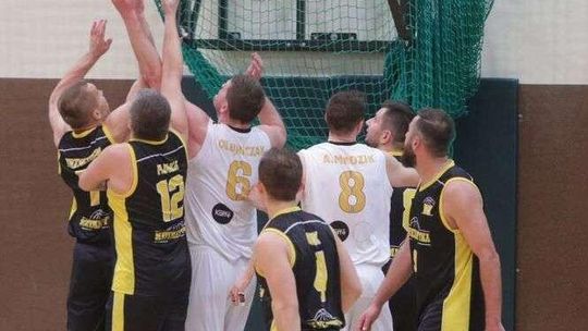 Ważą się losy finały LNBA. Na razie prowadzi Matematyka